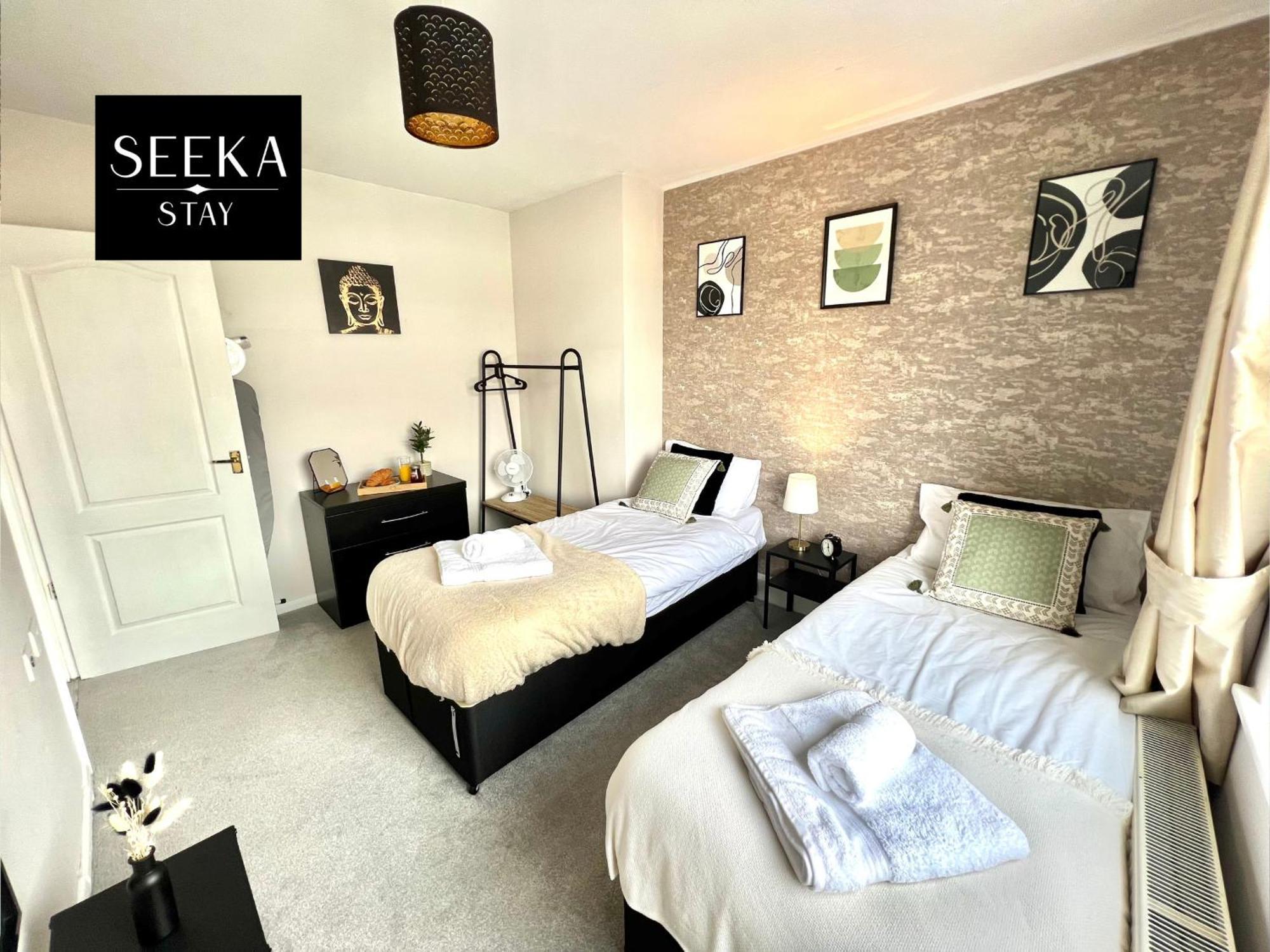 Cosy 2-Bedroom House, Walking Distance Cbs, Ideal For Contractors-Business Stays Coventry Esterno foto